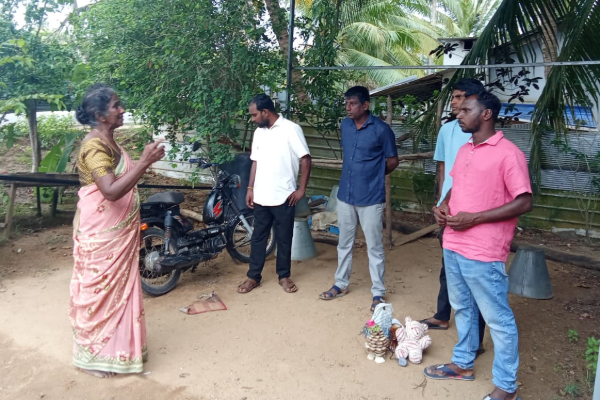 மட்டக்களப்பில் பிரதேச சபை உறுப்பினரின் வீட்டிற்கு தீவைத்த விசமிகள் | Foreigners Fire House Pradeshiya Sabha Member Bati