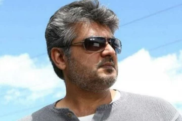 பல மணி நேரம் ரசிகர்களுடன் புகைப்படம் எடுத்துக்கொண்ட நடிகர் அஜித்.. வெளிவந்த வீடியோ