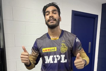 என் வழி தனி வழி..ரஜினியின் தீவிர ரசிகராக மாறி கிரிக்கெட் வீரர்