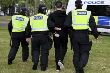 அமெரிக்காவில் ஊழியரை சித்ரவதை செய்த இந்திய வம்சாவளி தம்பதி!