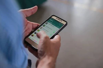 சொல்றதை கேட்காம தொடர்ந்து மனைவிக்கு சாட் செய்த நண்பர் - பின்னர் நடந்த அதிர்ச்சி காரணம்!