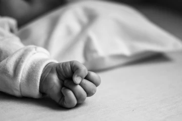 யூடியூப் பார்த்து குழந்தை பெற்றுக்கொண்ட 15 வயது சிறுமி