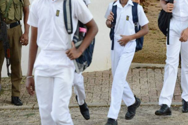 மதுபானம் அருந்திய நான்கு மாணவர்கள்; காவல்துறையினர் எடுத்த முடிவு! | School Students Consumed Alcohol Police Decision