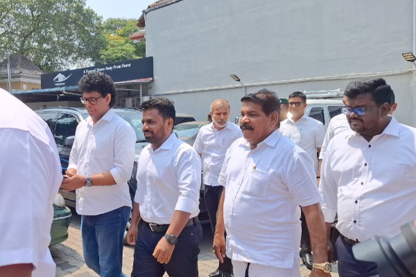 நாடாளுமன்ற உறுப்பினர் சாணக்கியனின் தந்தையின் பூதவுடலுக்கு ஜனாதிபதி அஞ்சலி | Anura Pays Tribute Rajamanickam Rajput Mortal நாடாளுமன்ற உறுப்பினர் சாணக்கியனின் தந்தையின் பூதவுடலுக்கு ஜனாதிபதி அஞ்சலி | Anura Pays Tribute Rajamanickam Rajput Mortal