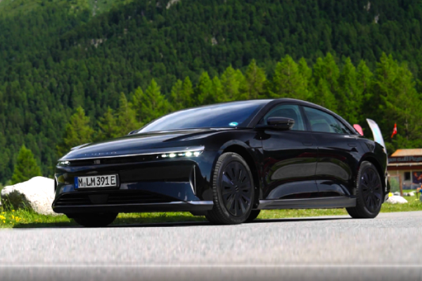 Lucid EV world record 2025, Lucid Air 1205 km single charge, Saudi Arabia EV investment, Lucid Air Grand Touring specs, Guinness EV distance record, KAEC Lucid plant Saudi, Vision 2030 electric vehicles, Ceer Foxconn EV Saudi, BYD EV Saudi Arabia, EVIQ charging infrastructure