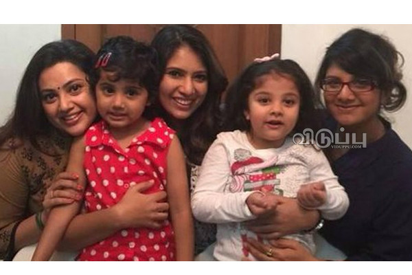 45 வயதில் இப்படியா!! மீனாவுடன் ஆட்டம் போட்ட விஜய்யின் முன்னாள் காதலி சங்கவி!! | Sanghavi Meena Post Reels Video Together Dance