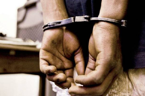 யாழில் தலைமறைவாகி இருந்த பிரபல திருடன் சிக்கினர்! | Famous Thief Was Absconding In Jaffna Was Arrested