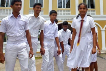 இலங்கையில் மாணவர்கள் மத்தியில் புகுந்துள்ள அரக்கன் (Video)