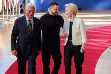 உக்ரைனுக்கான நிதி உதவி நிறுத்தம்! ஐரோப்பிய தலைவர்கள் அவசர ஆலோசனை