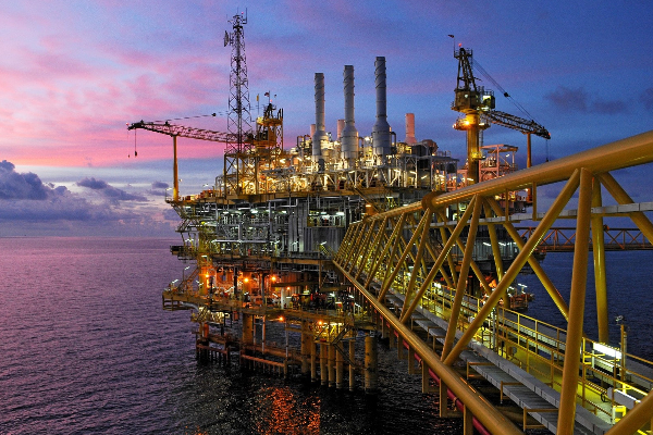 உக்ரைன் போர்: ரஷ்யாவின் கச்சா எண்ணெய்க்குத் தடை விதிக்க முடியாதது ஏன்? | Ukraine War Russian Crude Oil Impossible To Ban