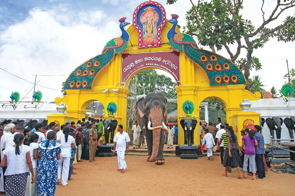 கதிர்காமத்திலிருந்து இராணுவத்தை வெளியேற்றுக - பஸ்நாயக்க நிலமே போர்க்கொடி | Withdraw The Army From Kataragama Temple