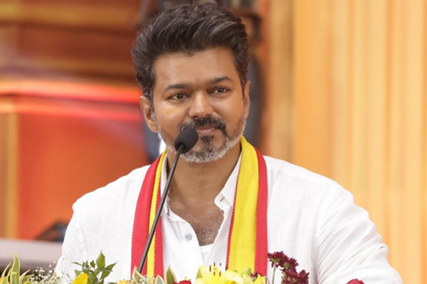 மனைவிக்கு விஜய் கொடுத்த சர்ப்ரைஸான பரிசு... அப்படியென்ன கொடுத்தார்னு தெரியுமா? | Vijay Surprise Gift To Wife Sangeetha Viral Video