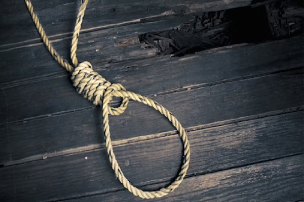 யாழில் புத்தகப் பையுடன் தூக்கில் தொங்கிய இளைஞன்! | Recover The Body Hanging With Book Bag In Jaffna