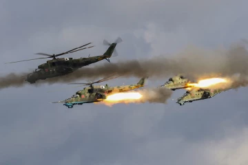 கண்ணிமைக்கும் நேரத்தில் நான்கு ரஷ்ய ஹெலிகாப்டர்களை சுட்டு வீழ்த்தி உக்ரைன் படை!