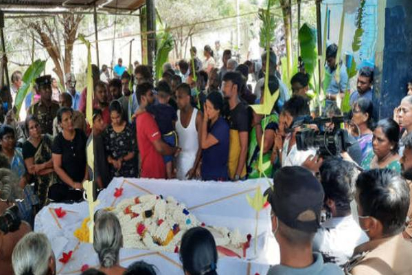 தாயின் இறுதிக்கிரிகைக்கு வந்த தமிழ் அரசியல் கைதி! மனதை கலங்கடித்த சம்பவம் | Tamil Political Prisoner Came His Mother S Funeral