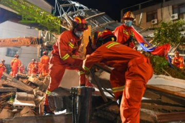 சீனாவில் ஹோட்டல் இடிந்து வீழ்ந்ததில் 17 பேர் பலி!