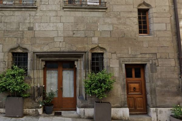 சுவிட்சர்லாந்தில் வீடொன்றில் நிலவும் மர்மம்: திகைப்பில் நிபுணர்கள் | Swiss Mystery House Cracks Force Evacuation