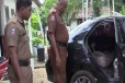 வாடகை சொகுசு காரில் சட்டவிரோத மதுபானம் கடத்தல் ; இருவர் கைது