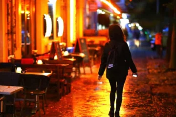 பெர்லினில்  ஊரடங்கை  தவிர்க்க  புதிய  திட்டம்