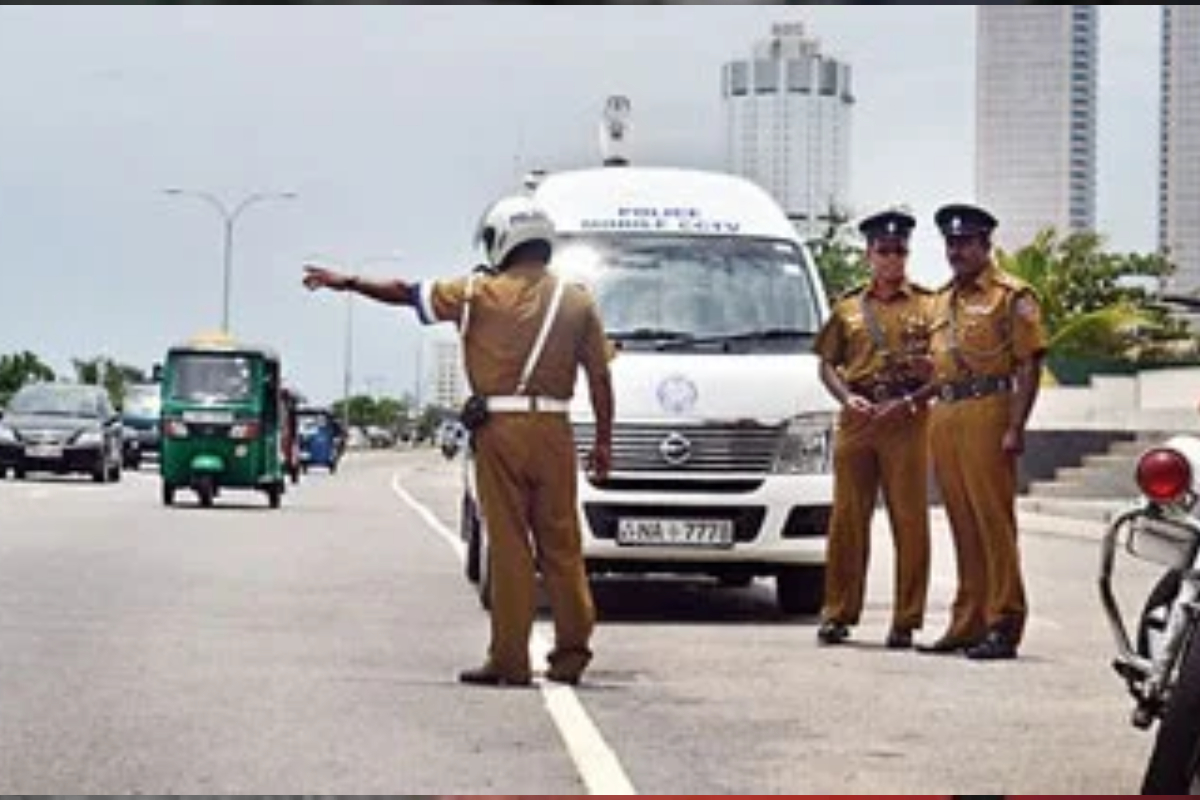 வீதியில் வாகனம் செலுத்துவோருக்கு எச்சரிக்கை! பொலிஸ் அதிகாரிகளுக்கு பறந்தது உத்தரவு | Attention To Motorcycles Traveling On The Road வீதியில் வாகனம் செலுத்துவோருக்கு எச்சரிக்கை! பொலிஸ் அதிகாரிகளுக்கு பறந்தது உத்தரவு | Attention To Motorcycles Traveling On The Road