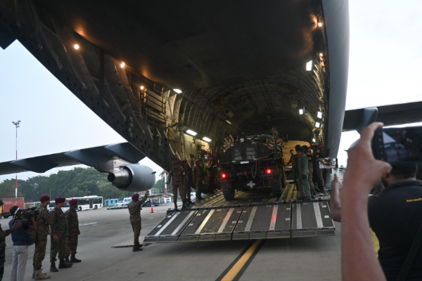 நிவாரண உதவிகளுடன் இலங்கை வந்த இந்தியாவின் 8 ஆவது விமானம்! | India 8Th Plane Relief Aid Arrives In Sri Lanka நிவாரண உதவிகளுடன் இலங்கை வந்த இந்தியாவின் 8 ஆவது விமானம்! | India 8Th Plane Relief Aid Arrives In Sri Lanka