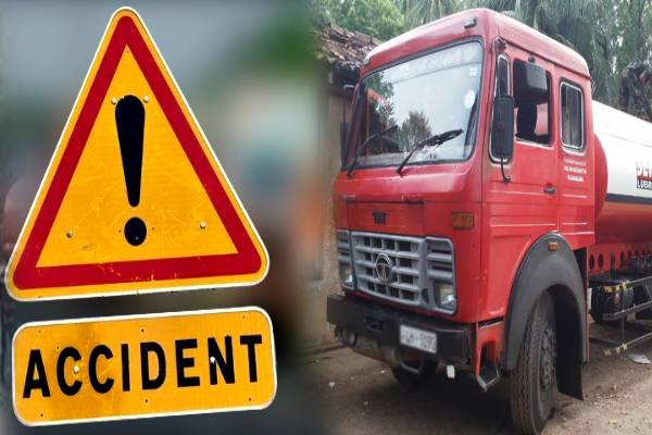 பெட்ரோல் பௌசர் மரத்துடன் மோதி விபத்து: உயிர்தப்பிய ஓட்டுநர் | Petrol Bowser Collides With Tree In Accident