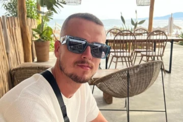 மலை உச்சியிலிருந்து விழுந்த பிரித்தானியர் மரணம்: கொலை என கூறும் குடும்பத்தினர்