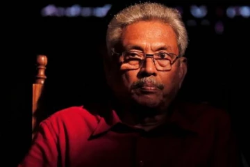 இலங்கையின் பாரிய நெருக்கடிக்கு பின்னணியில் இருக்கும் பெண் சாமியார்!