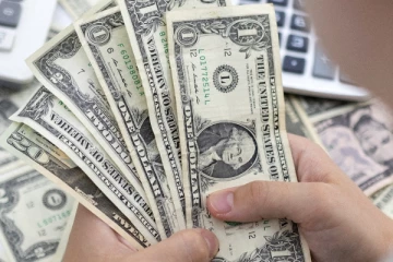 ඩොලරයට අද ලැබුන විශේෂ වටිනාකම.. (PHOTO)