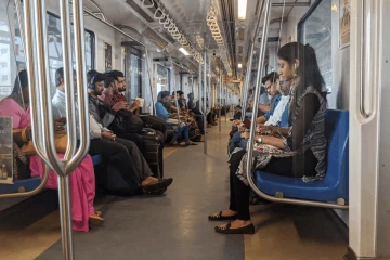 කෝච්චියේ හයියෙන් ෆෝන් එකෙන් කතා කරනවාද? අලුත්ම නීතිය මෙන්න