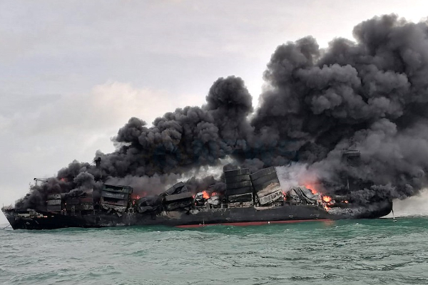 எக்ஸ்பிரஸ் பேர்ள் கப்பல் விபத்துக்குள்ளாகி 3 ஆண்டுகள்: போராட்டத்தில் கடற்றொழிலாளர்கள் | 3 Years Since The Pearl Express Shipwreck எக்ஸ்பிரஸ் பேர்ள் கப்பல் விபத்துக்குள்ளாகி 3 ஆண்டுகள்: போராட்டத்தில் கடற்றொழிலாளர்கள் | 3 Years Since The Pearl Express Shipwreck