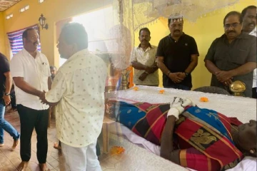 செல்வம் அடைக்கலநாதனின் தாயாரின் பூதவுடலுக்கு பல்வேறு அரசியல் தரப்பினர் அஞ்சலி