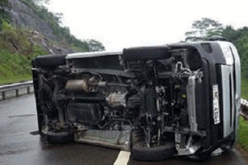 கொரோனா பரிசோதனைக்காக மாதிரிகளை கொண்டு சென்ற அம்பியூலன்ஸ் விபத்து