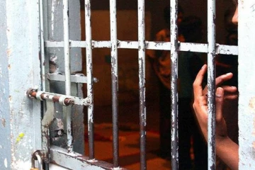 தேனி சிறையில் இருந்து தப்பிய 17 கைதிகள்.. 4 பேர் பிடிபட்டனர்