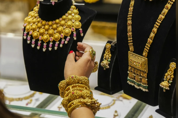 தங்க விலை அதிகரிப்பால் நகைப்பிரியர்கள் கவலை! | Jewelers Worried About The Rise In Gold Prices