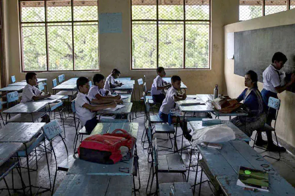 எரிபொருள் நெருக்கடியால் மாணவர்களின் வருகை குறைவடைகிறது!! - ஆசிரியர் சங்கம் எச்சரிக்கை - ஐபிசி தமிழ்