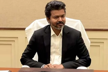 புதிய வாகனத்தில் டிரைவராக அமர்ந்த தமிழக முதல்வர்!