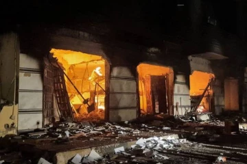 நாடாளுமன்றத்தை தீயிட்டு கொளுத்திய மக்கள்! உச்சகட்ட பரபரப்பு