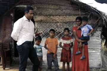 ஓலைக்கொட்டிலில் 4 பிள்ளைகளோடு..! ஏமாற்றப்பட்ட தாய்