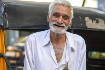 ஆட்டோவில் மகனின் அழுகிய சடலம்! பேரக்குழந்தைகளுக்காக தாத்தாவின் நெகிழ்ச்சி செயல்