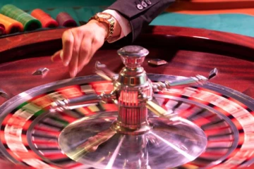 பாரிஸில் மூடப்படும் சூதாட்ட விடுதிகள்!