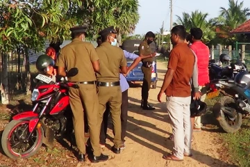 உருக்குலைந்த நிலையில் ஆண் ஒருவரின் சடலம் மீட்பு (PHOTOS)
