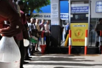 ඉන්ධන පිරවුම්හල් විශාල ප්‍රමාණයකට හදිසියේ සිදුවූ දේ මෙන්න..