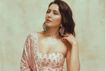 34 வயதில் இப்படியா.. ட்ரெண்டி லுக்கில் நடிகை ராஷி கண்ணா எப்படி உள்ளார் பாருங்க!