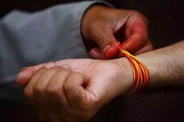 மறந்தும் இந்த இரண்டு ராசிக்காரர்கள் சிவப்பு நிற கயிறு அணியக்கூடாது