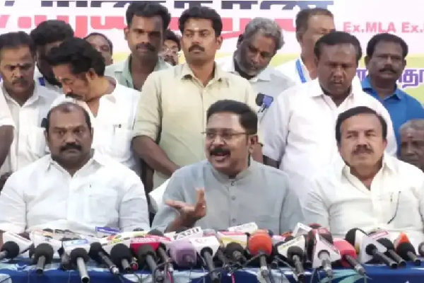 அடுத்த 3வது பெரிய அணி உருவாகி வருகிறது - டிடிவி தினகரன் பரபரப்பு தகவல் | Ttv Dhinakaran About Senkottaiyan Join Tvk