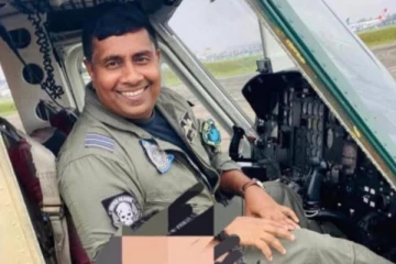 உயிரிழந்த விமானி தொடர்பில் உருகவைக்கும் தகவல்!