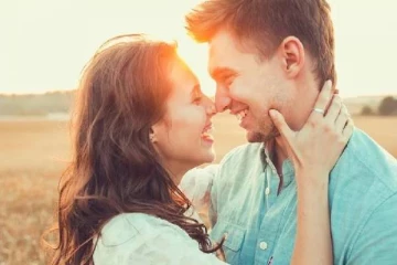 ஆண்களுக்கு ஏன் வயதில் மூத்த பெண்களை பிடிக்கிறது? தெரிஞ்சா ஷாக் ஆகிடுவீங்க!