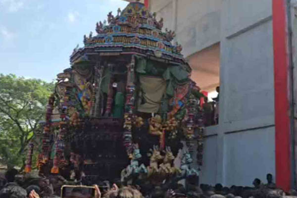 விண்ணதிர ஆரோகரா கோக்ஷம் முழங்க ....தேரில் பவனி வந்த செல்வச் சந்நிதி முருகன்! | Selva Sannithi Murugan Chariot