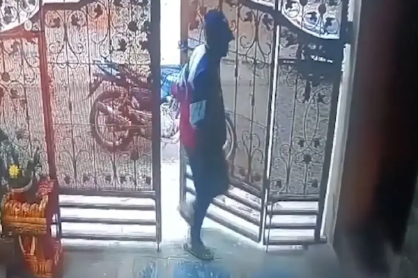 ஆண் போல வேடமிட்டு கொள்ளையடிக்கும் பெண்கள் கைது | Women Disguised As Men Arrested For House Robbery